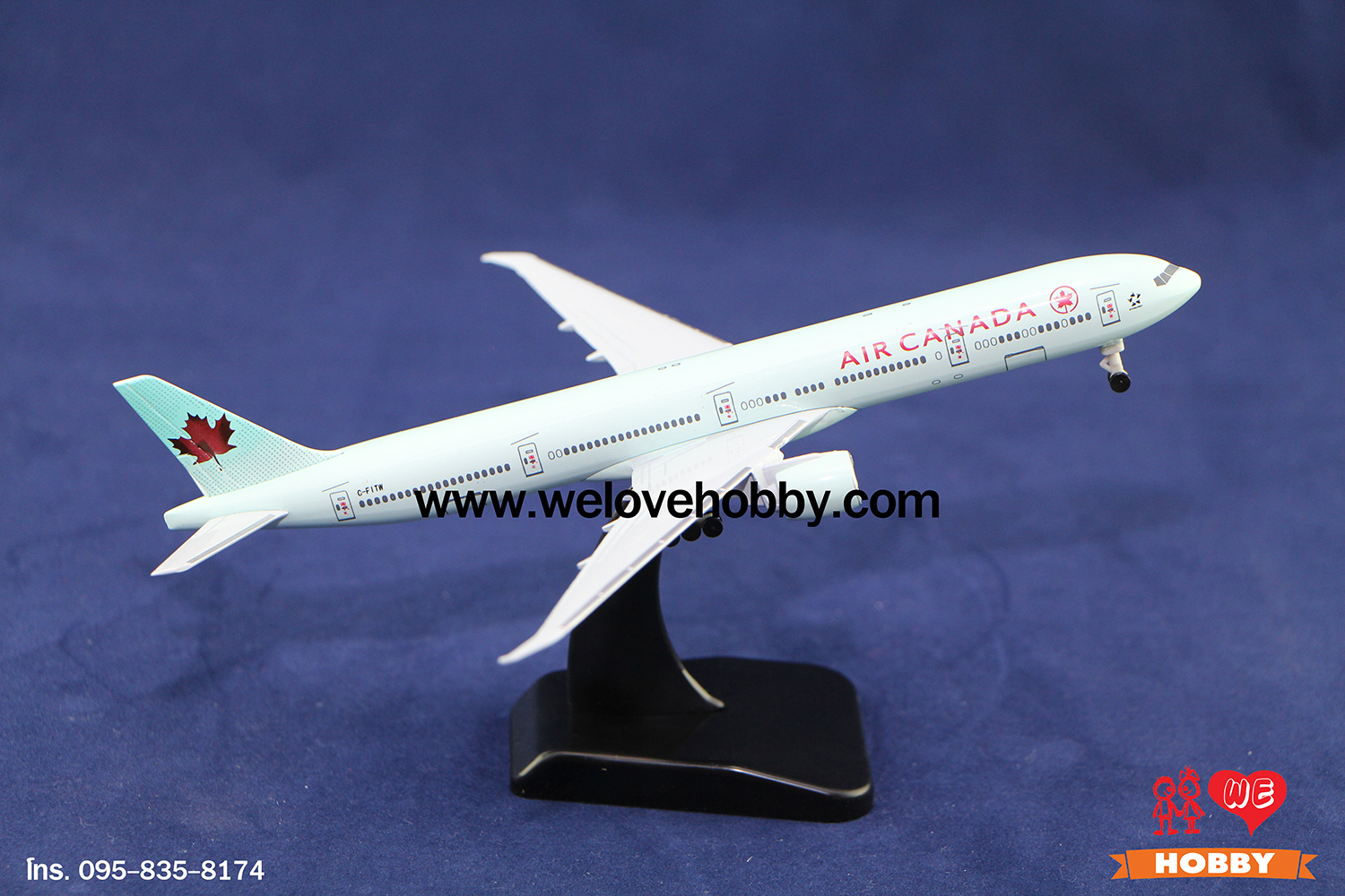 โมเดลเครื่องบิน Air Canada (Boeing 777) แคนาดา ไซส์กลาง แบบมีล้อเครื่องบิน (1:400)