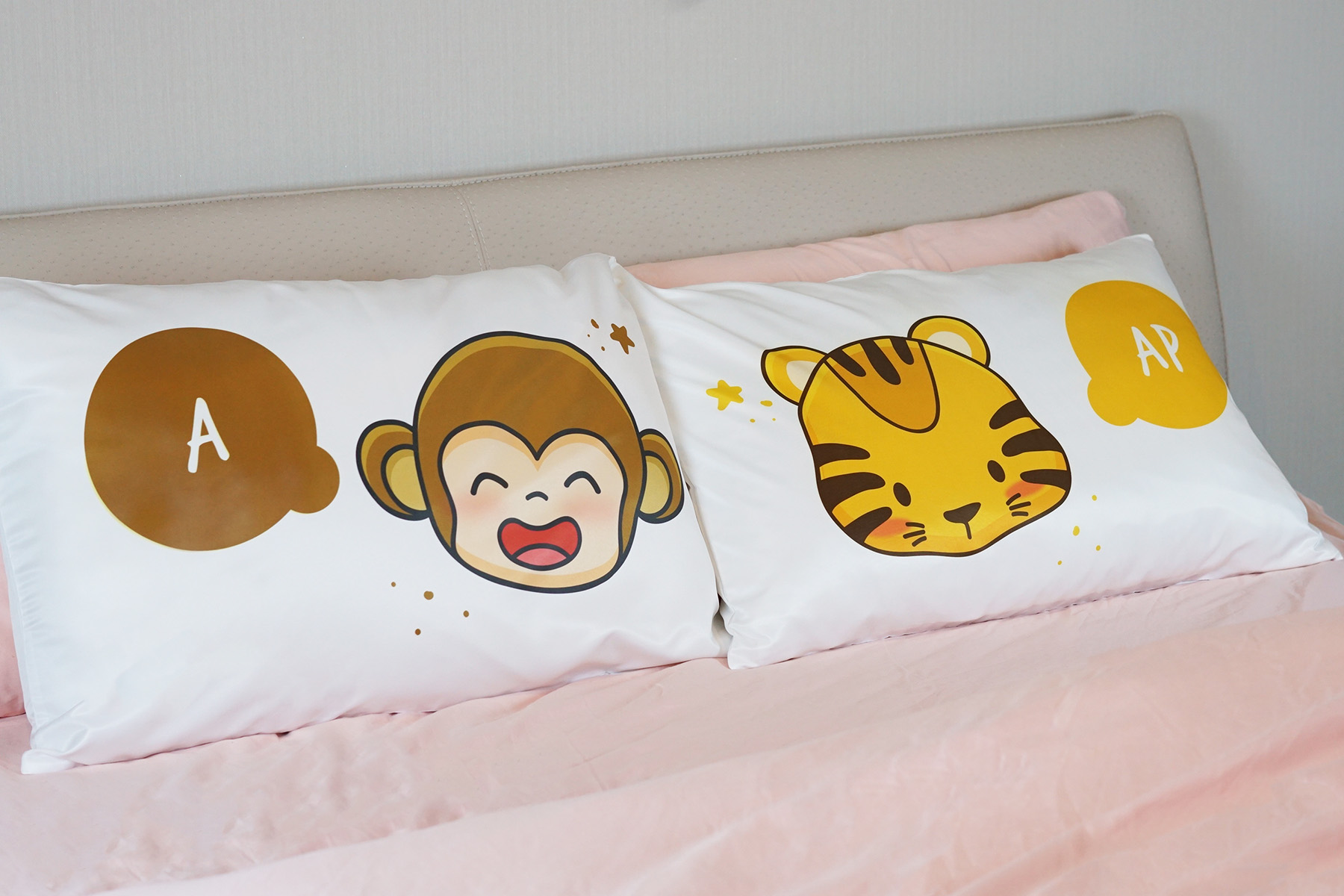 ปลอกหมอนหนุนคู่ สีขาว ลายเสือ+ลิง