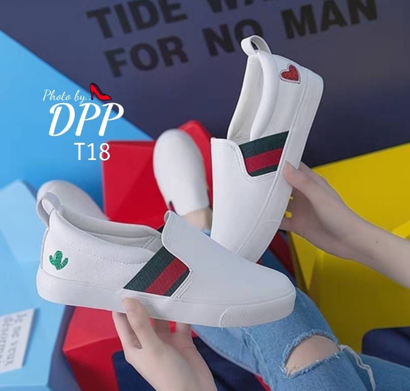 รองเท้าผ้าใบSlip onปักลายหัวใจ