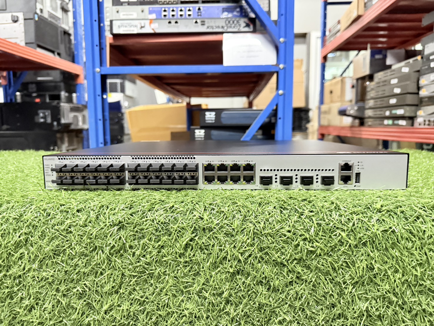 สวิตช์ Huawei Cloud Engine S5335-S32ST4X