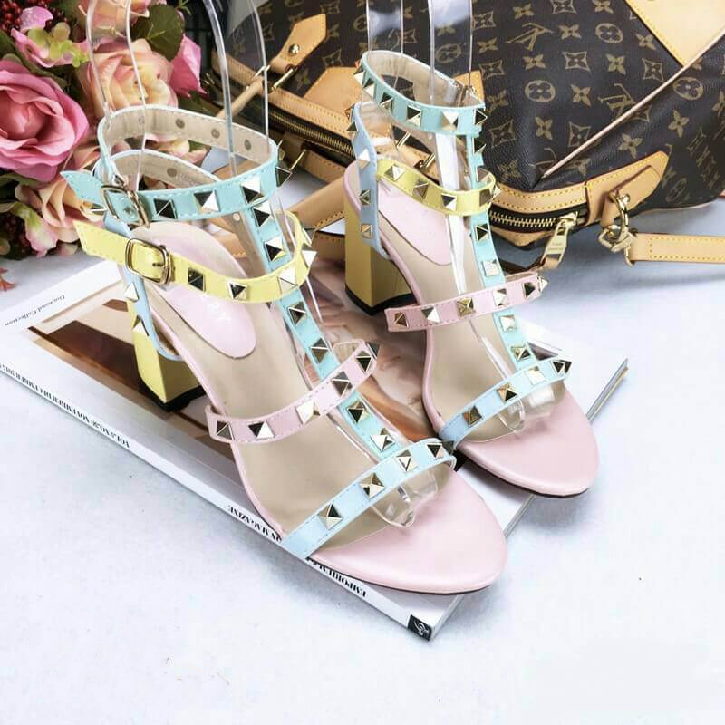 รองเท้า Valentino pumps rainbow color t-strap rockstud (สีชมพู)