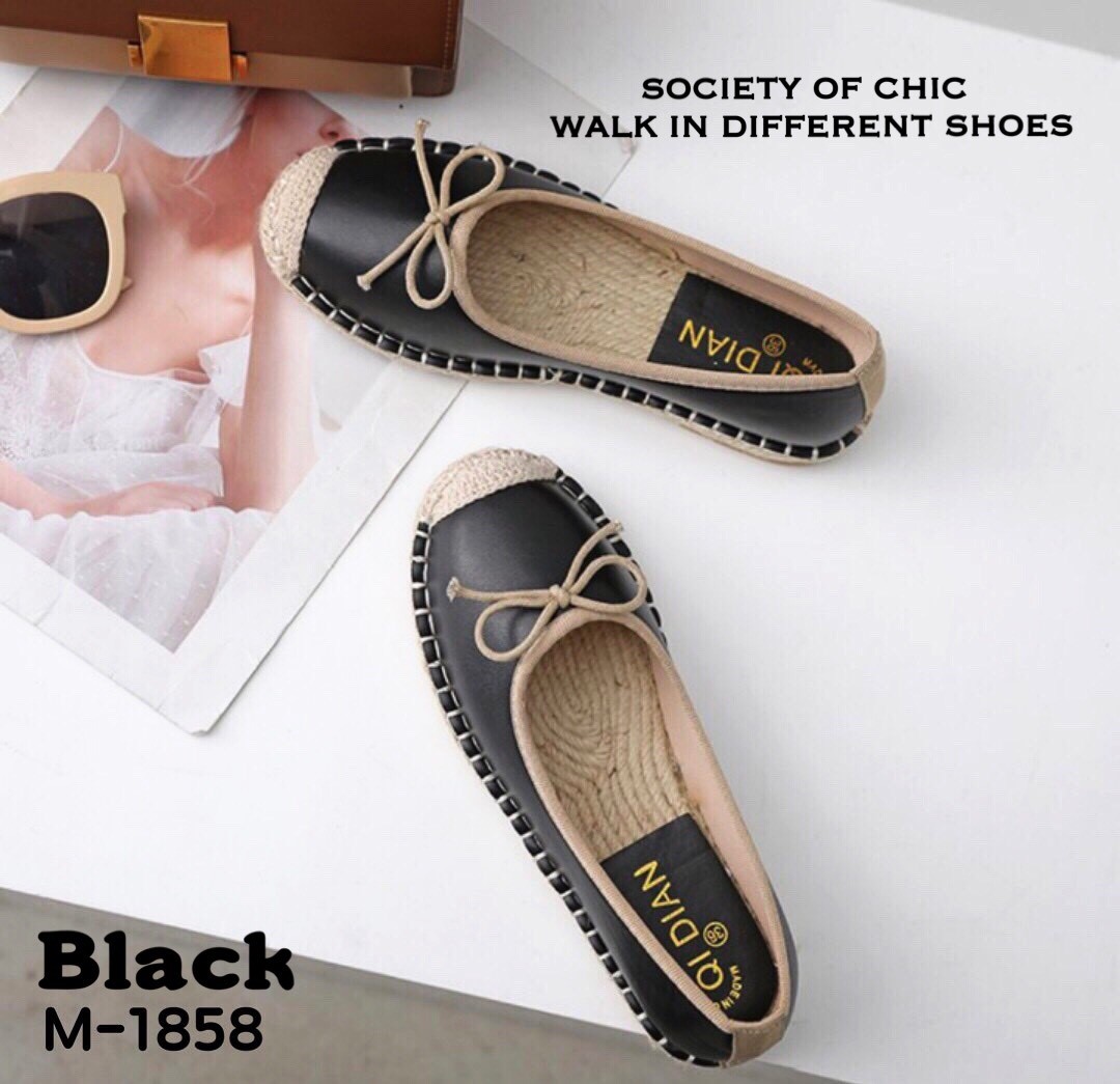 รองเท้าคัทชูหัวปอทรงสวม (สีดำ)