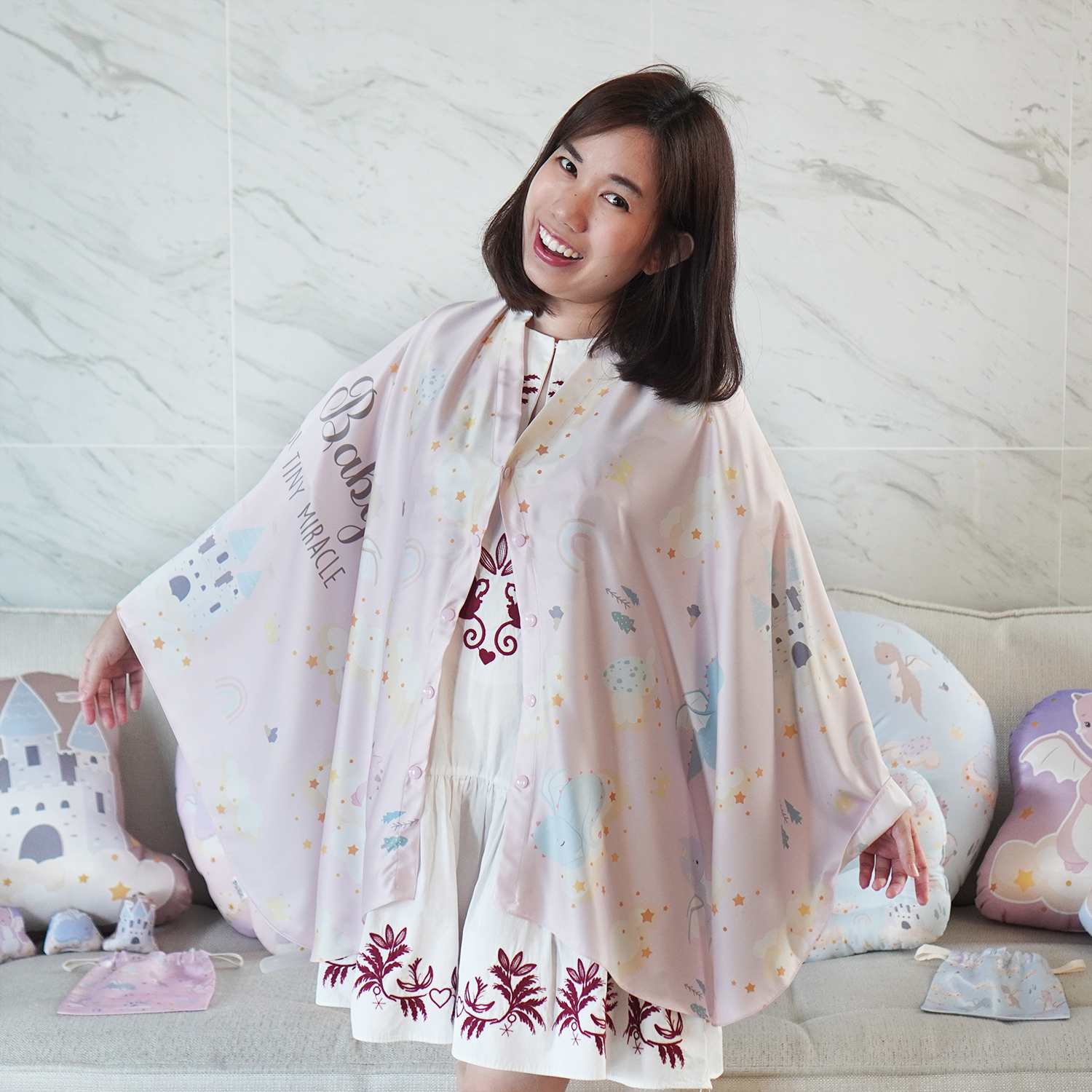 ผ้าคลุมให้นม 3in1 (รุ่นมีกระดุม ถอดโครงได้) แบบสั่งทำใส่ชื่อ ลาย Dragon - Pink