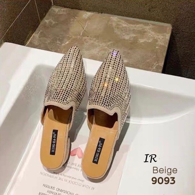 รองเท้าลำลองเปิดส้นแต่งเพชร (สีน้ำตาล)