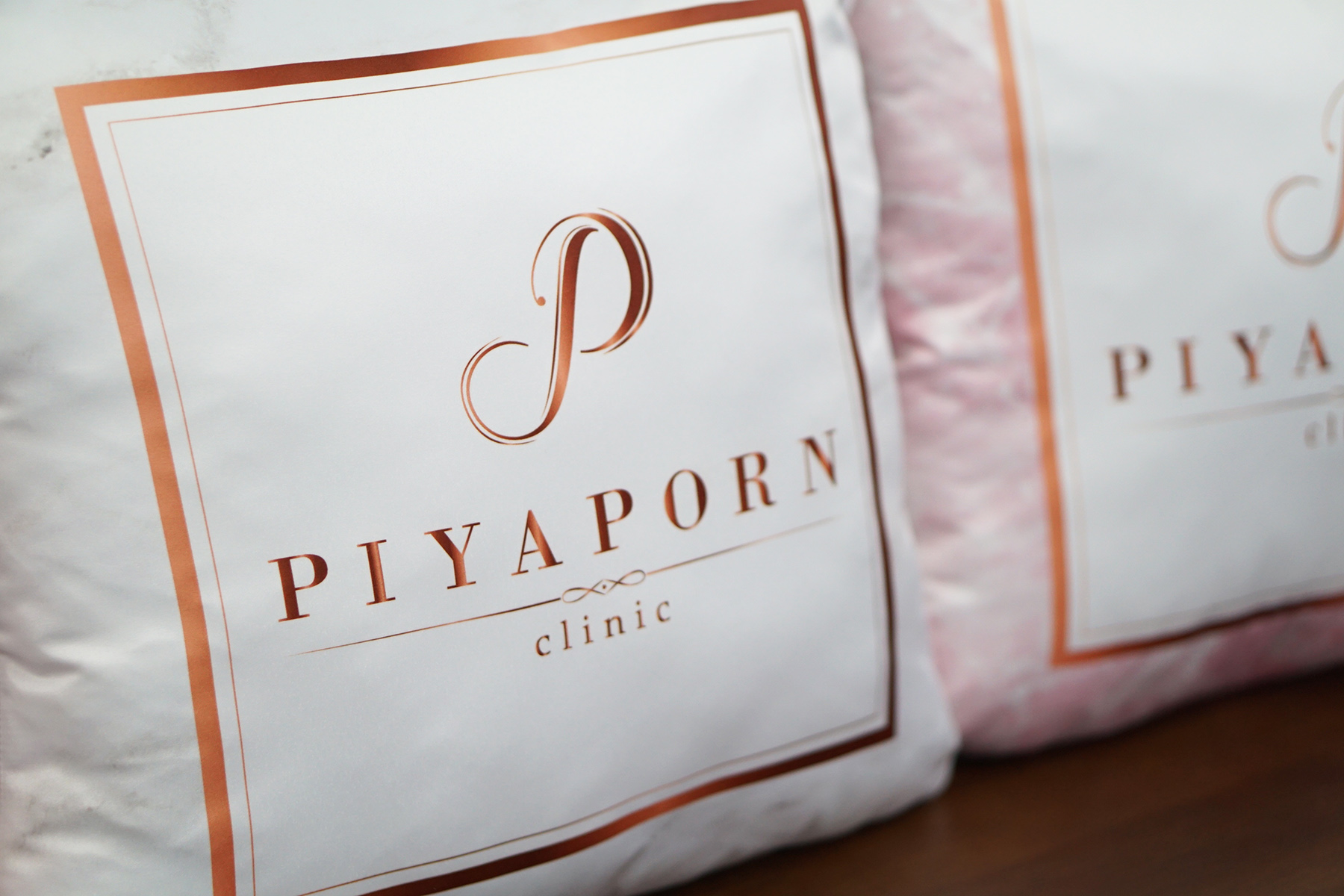 หมอนอิง PIYAPORN Clinic