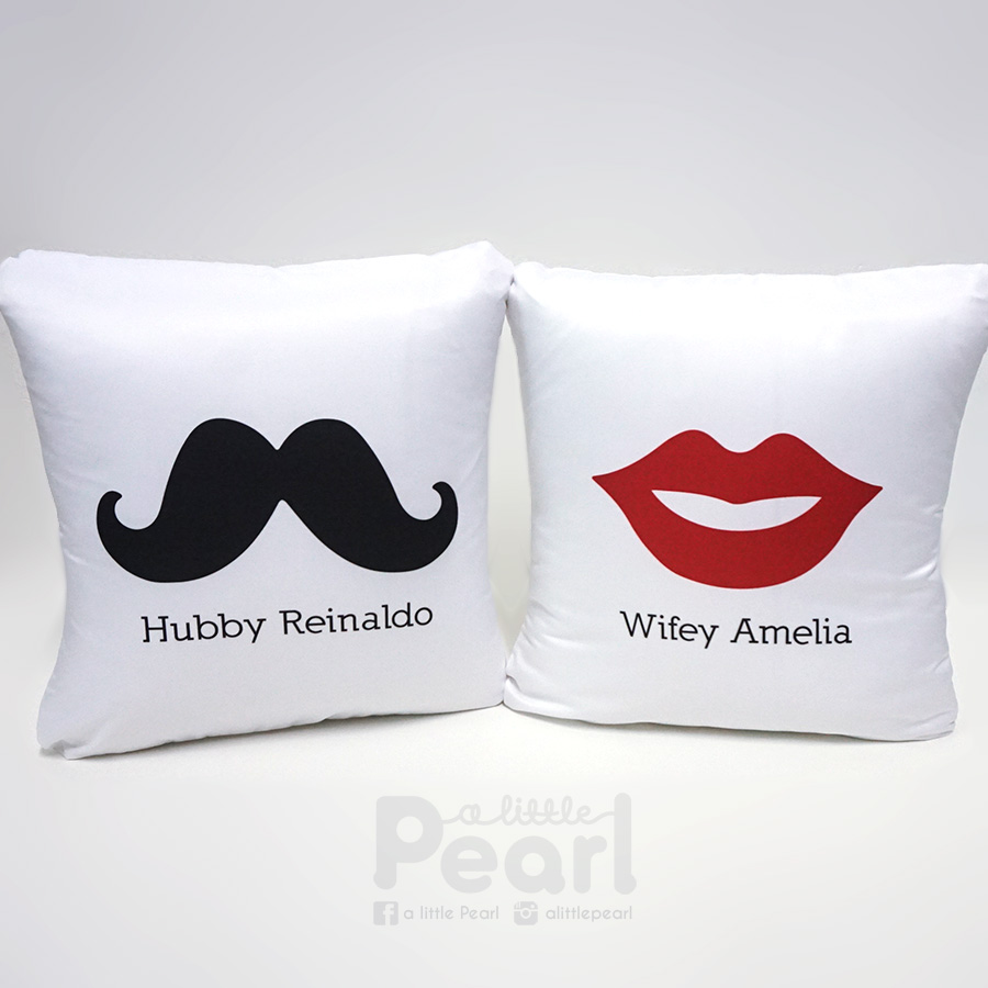 หมอนอิงสั่งทำใส่ชื่อ ลาย Lips& Moustache - White Fabric
