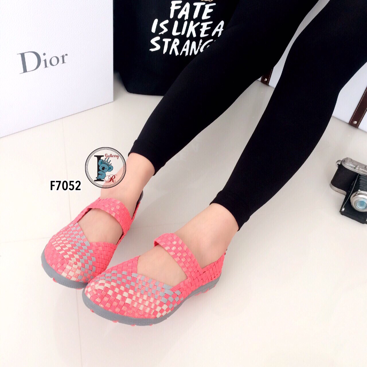 รองเท้าเพื่อสุขภาพสายคาด V (8สี)