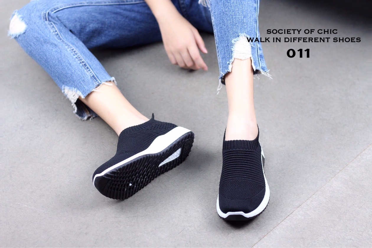 รองเท้าผ้าใบทรงสวมขอบถุงเท้า (สีเลือดหมู)