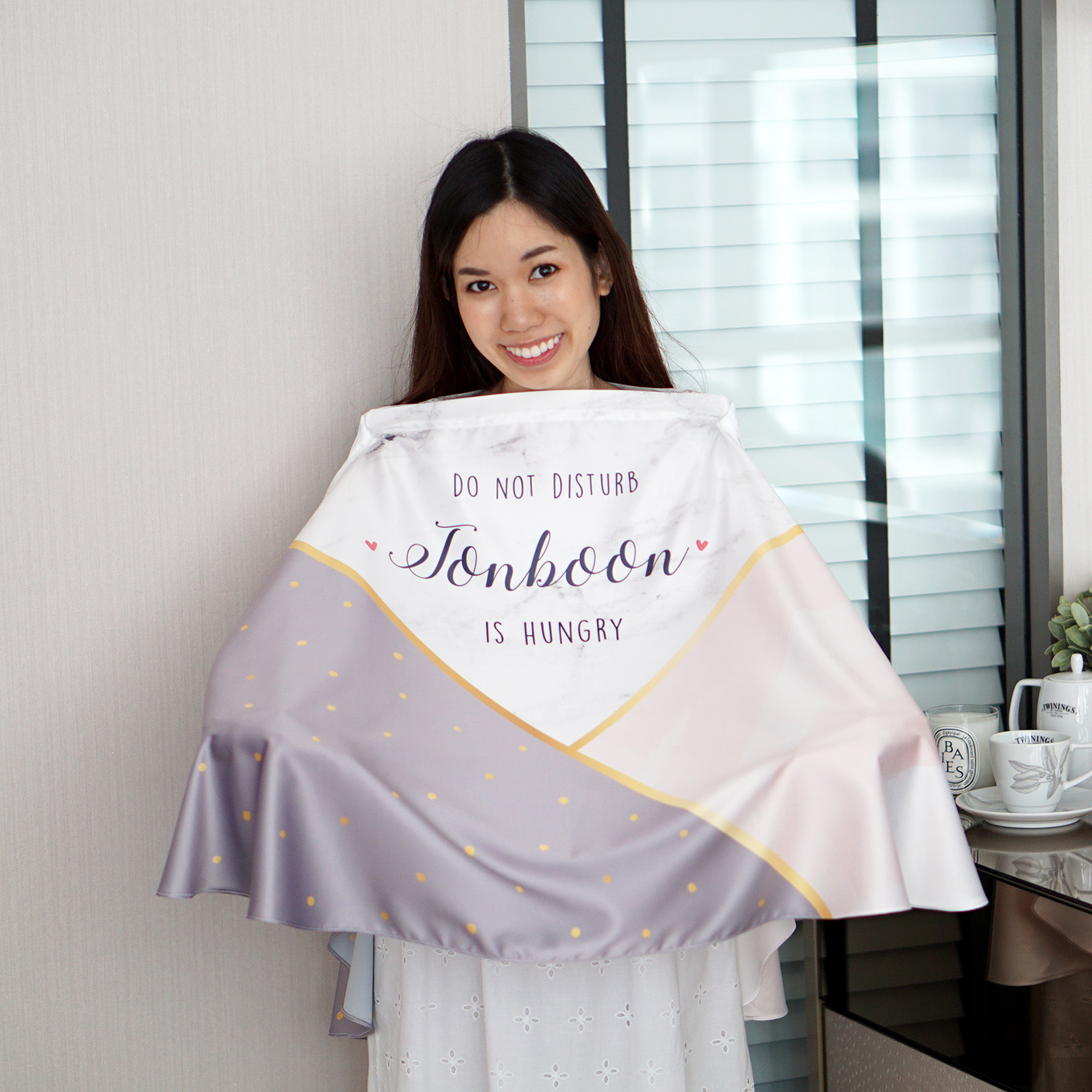 ผ้าคลุมให้นม สั่งทำใส่ชือ ลาย Marble Triangle