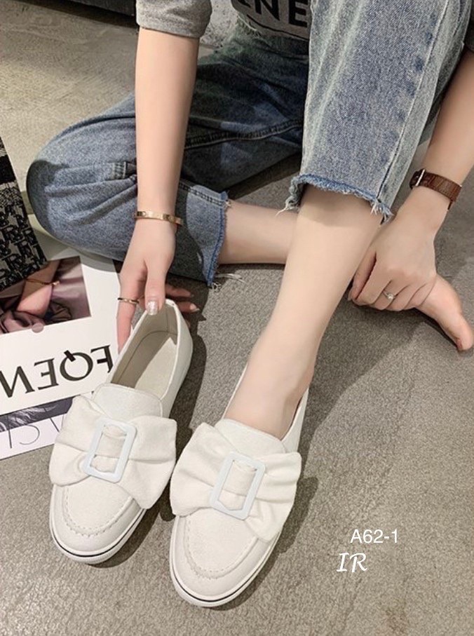 รองเท้าผ้าใบทรงคัทชูแต่งโบว์ (สีชมพู)