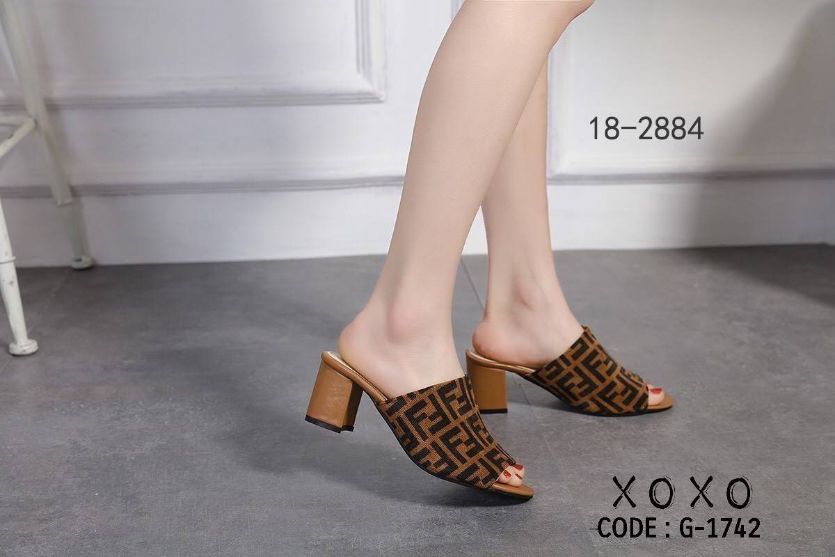 รองเท้าลำลองเปิดส้น Style Fendi (สีน้ำตาล)