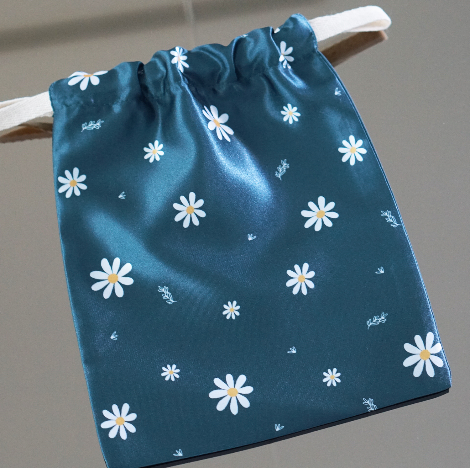 ถุงผ้าซาติน ลาย Daisy - Green