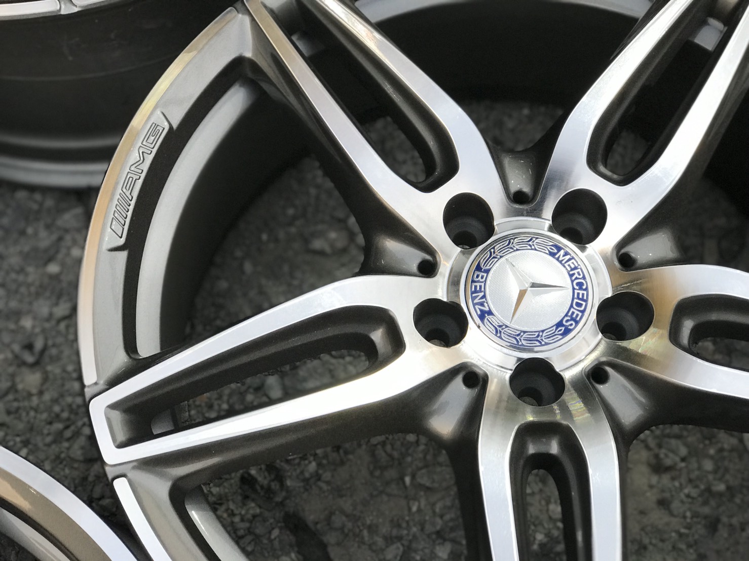 ล้อแท้ AMG 5-twin spoke (19 inch)
