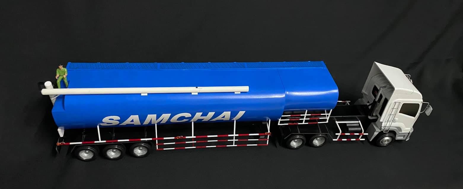 รถบรรทุกอาหารสัตว์จำลอง 1/24 พลาสติก