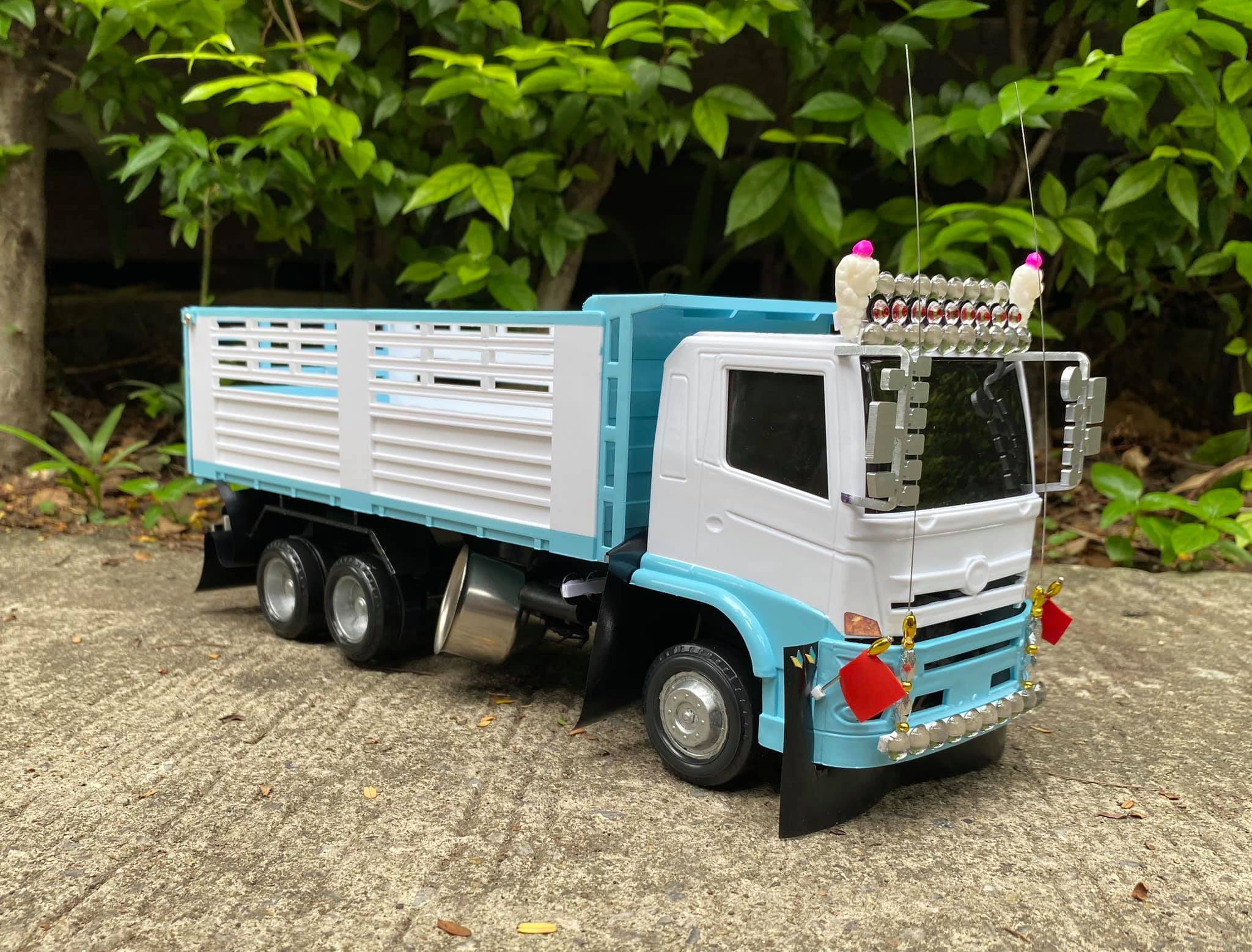 รถดั๊มพ์แต่ง สีขาวฟ้า Sky Blue สำเนา