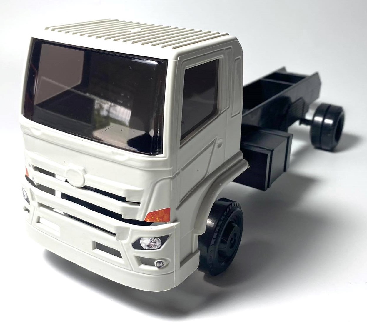 โมเดลรถสิบล้อ รถ 6 ล้อ รถของเล่นพลาสติก โมเดลรถบรรทุกจำลอง 1:24 รถสิบล้อย่อส่วน รถบรรทุกจิ๋ว รถบันทุกเด็กเล่น truck scale model รถหม่ำโมเดล