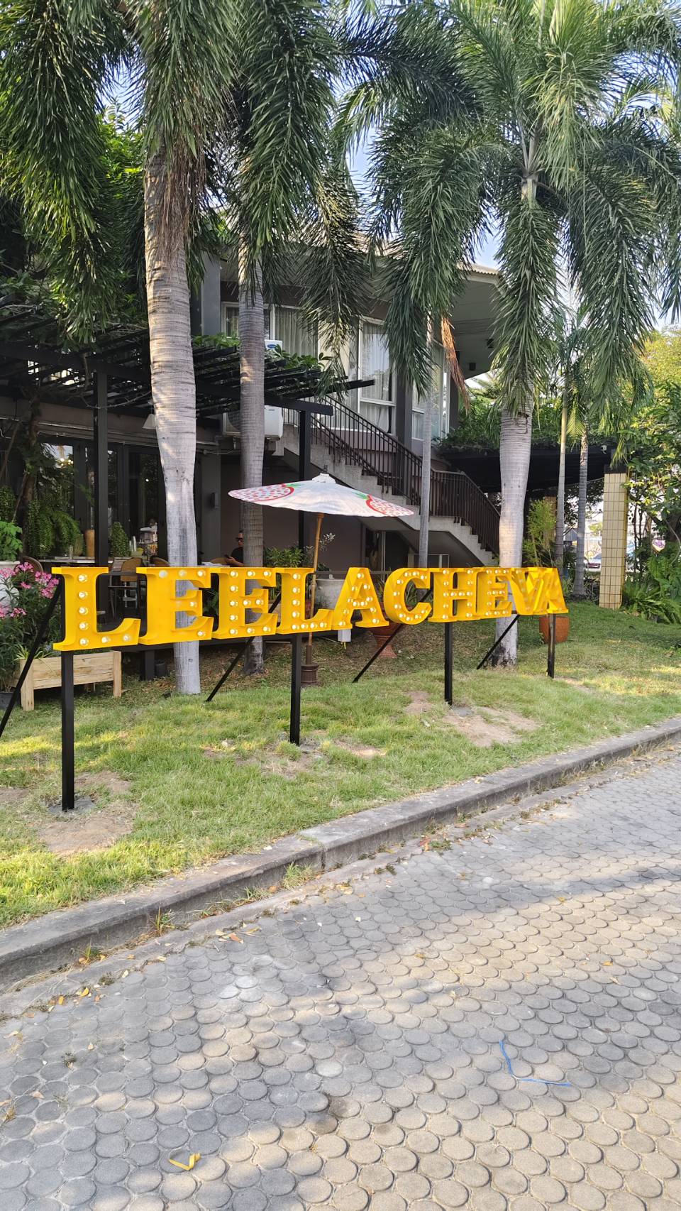 ป้ายอักษรไฟปิงปอง '' LEELA CHEVA ''