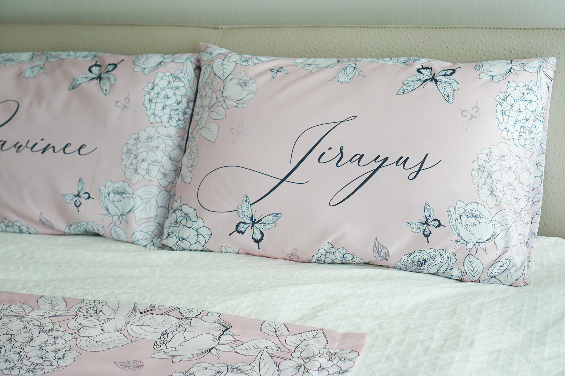 ปลอกหมอนหนุนคู่ พิมพ์ลายเต็มผืน Butterfly Vintage - Pink