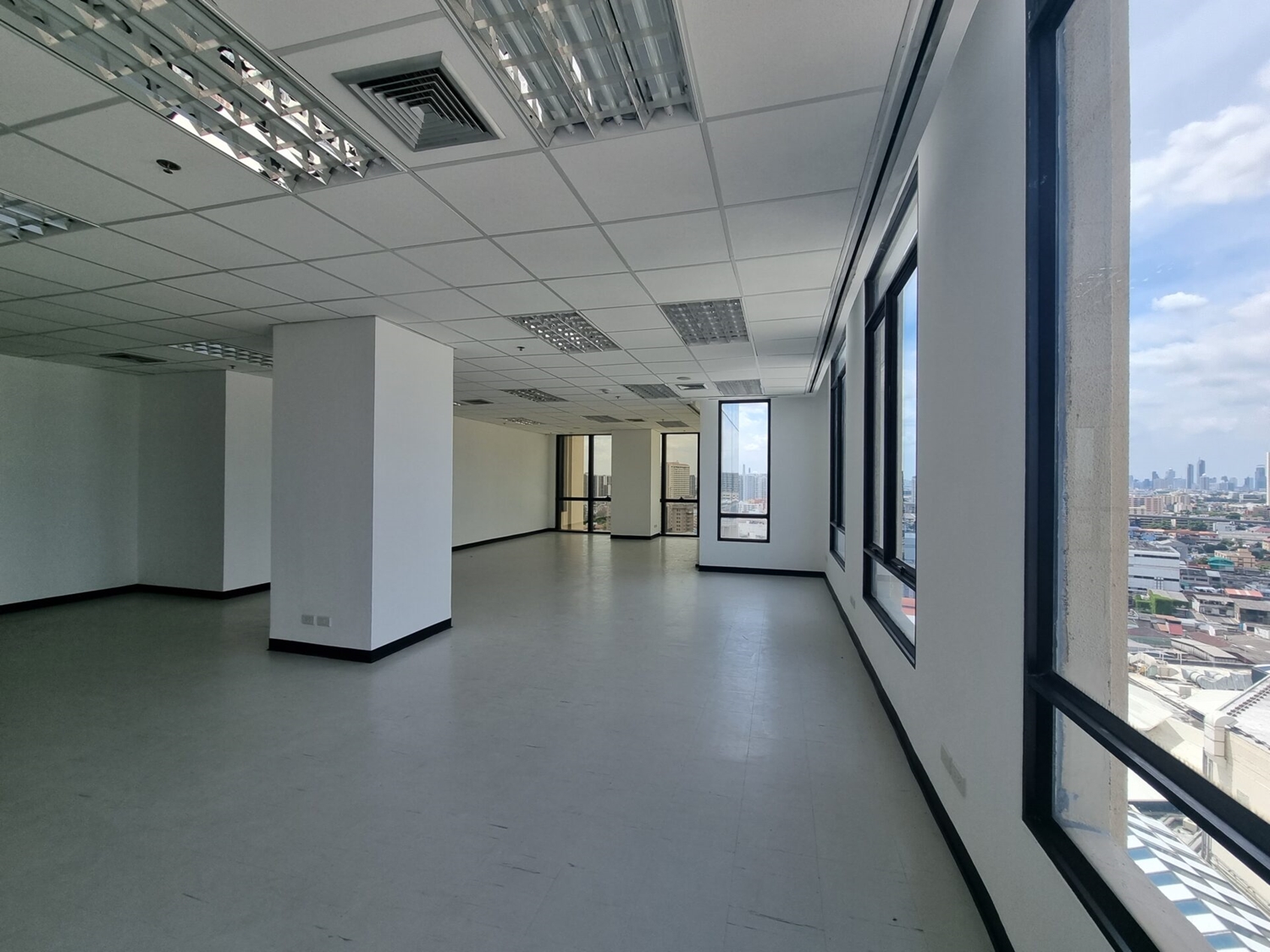 อาคารสำนักงานเซ็นทรัล ปิ่นเกล้า (Central Pinklao Office Tower) สำนักงานออฟฟิศให้เช่าย่านปิ่นเกล้า ติดถนนบรมราชชนนี บางกอกน้อย กรุงเทพฯ