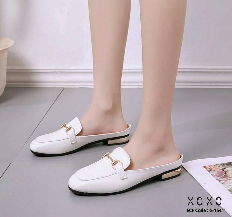 รองเท้าสลิปเปอร์แต่งอะไหล่ทอง (สีขาว)