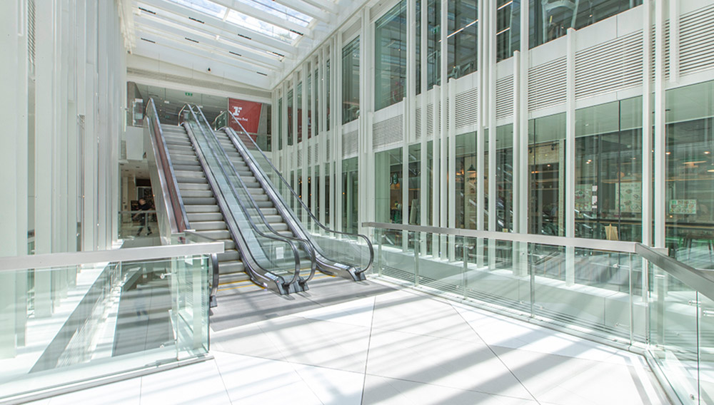 อาคารเอไอเอ แคปปิตอล เซ็นเตอร์ (AIA Capital Center) สำนักงานให้เช่าย่านรัชดาภิเษก พระราม 9 กรุงเทพฯ ใกล้รถไฟฟ้า MRT ศูนย์วัฒนธรรมแห่งประเทศไทย