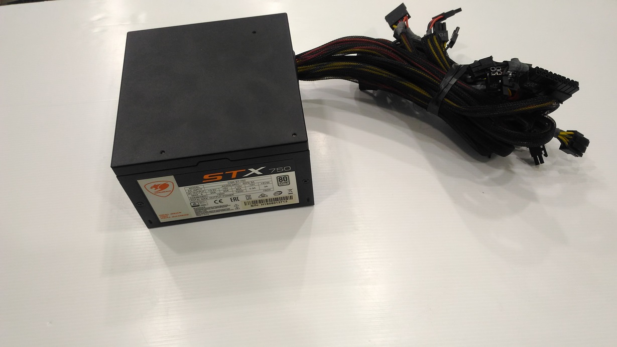 COUGAR STX 750W (80+ WHITE)