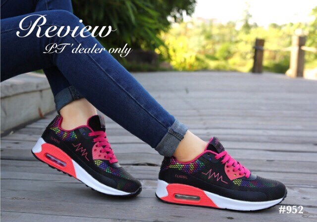 รองเท้า Nike Rainbow Sneakers (สีดำ)