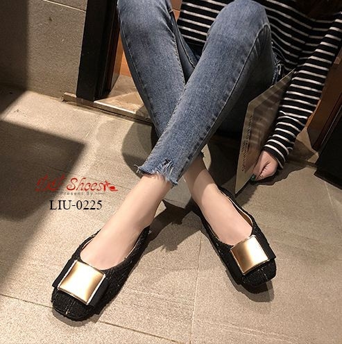 รองเท้าคัทชูส้นแบนแต่งอะไหล่ (สีแดง)