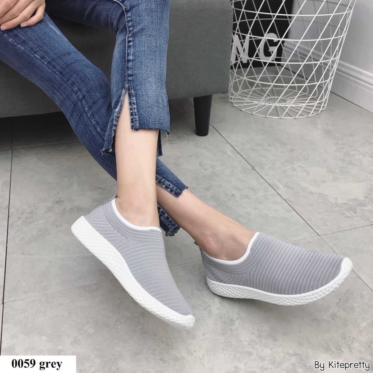 รองเท้าผ้าใบผ้ายืดทรงสวม (สีดำ)