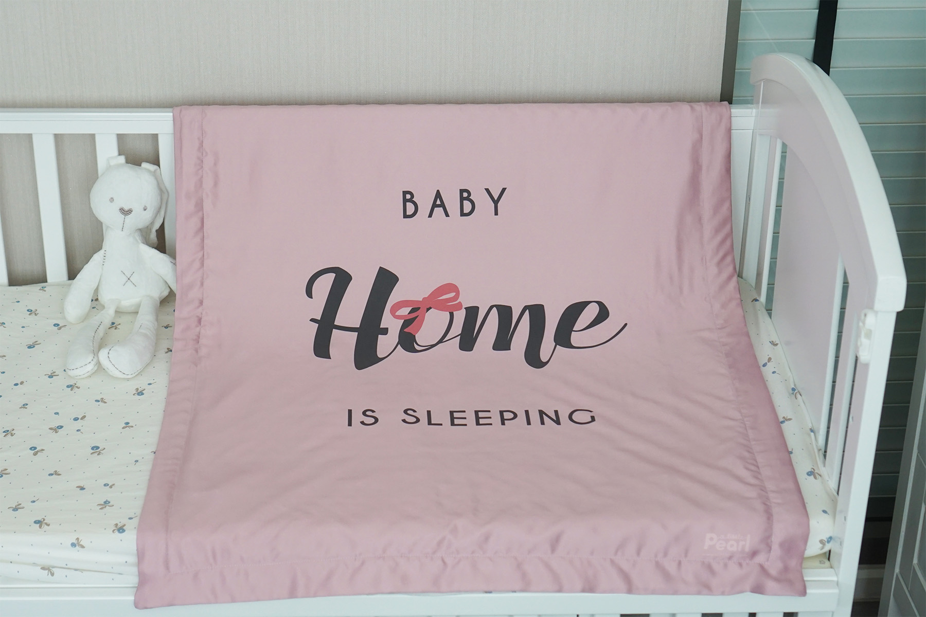 ผ้าห่ม สั่งทำใส่ชื่อ ลาย Minimal - Pink