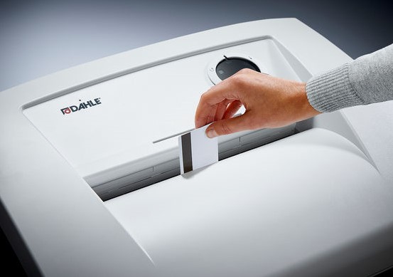 ขายถูก เครื่องทำลายเอกสารพร้อมเครื่องฟอกอากาศ DAHLE รุ่น 41404 ตัดครั้งละ 24 แผ่น/ครั้ง ( A4/70) ตัดตรง DAHLE CleanTEC® Paper Shredders