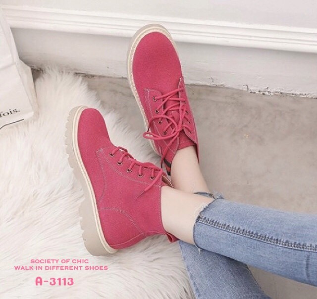 รองเท้าผ้าใบหุ้มข้อแต่งแถบผ้า (สีครีม)