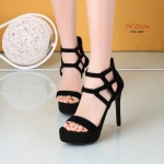 รองเท้าส้นสูงแต่งสายรัดไขว้