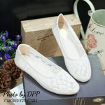 พร้อมส่ง : รองเท้าคัชชูผ้าลูกไม้ (สีขาว)