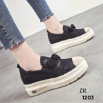 รองเท้าผ้าใบลำลองผ้าลูกไม้ (สีดำ)