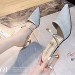 รองเท้าส้นเตี้ยแต่งสายรัดหน้า (สีเงิน)