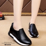 รองเท้าผ้าใบทรงสวมพิมพ์ลายสีทูโทน (สีดำ)