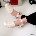 รองเท้าลูกไม้รัดส้น (สีครีม)