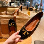 รองเท้าคัทชูส้นแบน Style Tory (สีดำ)