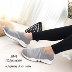 รองเท้าผ้าใบทรงสวมแต่งลาย (สีเทา)