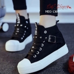 รองเท้าผ้าใบหุ้มข้อแต่งหมุด (สีดำ)