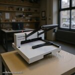 ขายถูก SYSFORM 310M: เครื่องตัดกระดาษมือโยก พร้อมแสงเล็งเส้นตัด | ตัดคม แม่นยำสูงสุด 30 มม. (300 แผ่น) ประกันศูนย์