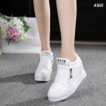 รองเท้า Ash แต่งซิปสไตล์เกาหลี (สีขาว)