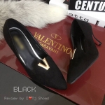 พร้อมส่ง : รองเท้าคัชชูส้นสูง STYLE VALENTINO (สีดำ)