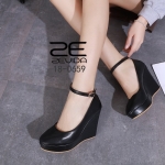 รองเท้าคัทชูส้นเตารีดแต่งสายรัดข้อ (สีดำ)