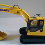 Komatsu PC200-8 1/43