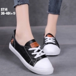 รองเท้าผ้าใบแฟชั่นแต่งส้นลายผึ้ง (สีดำ)