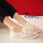 รองเท้าผ้าใบลูกไม้ลายดอก