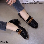 รองเท้าคัทชูหุ้มส้นแต่งอะไหล่ (สีดำ)