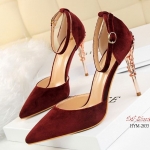 รองเท้าคัทชูส้นสูงแต่งส้นโลหะ (สีไวน์แดง)